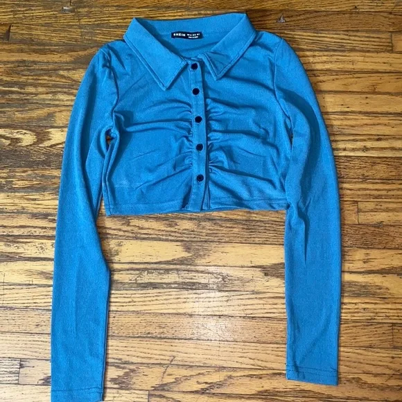 Solid Collared Buttoned Crop Top - Picture 4 of 6